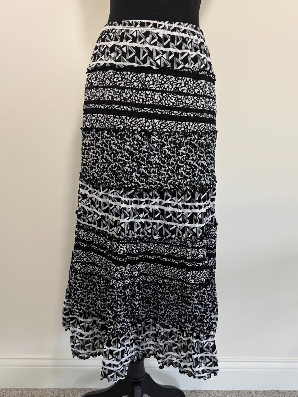 JM Collection Black White Tiered Midi Skirt Boho Print Small - Picture 2 of 3